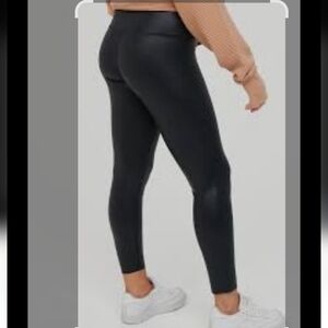 OFFLINE BY AERIE High-Waisted black Faux Leather Leggings Size L new with tags